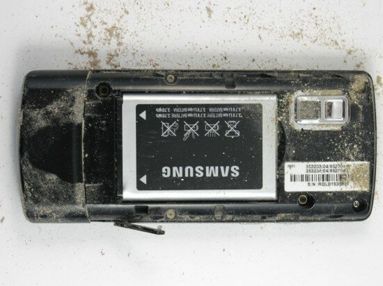 Pic. 9. Dust in the battery slot