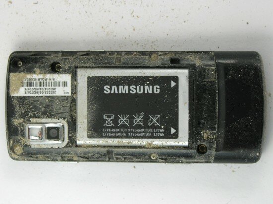 Pic. 18. Dust in the battery slot