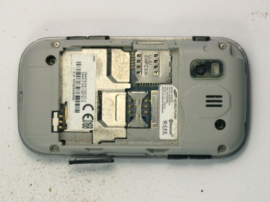 Pic. 26. Dust under the battery