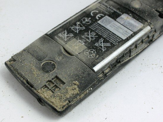 Pic. 29. Dust in the battery slot