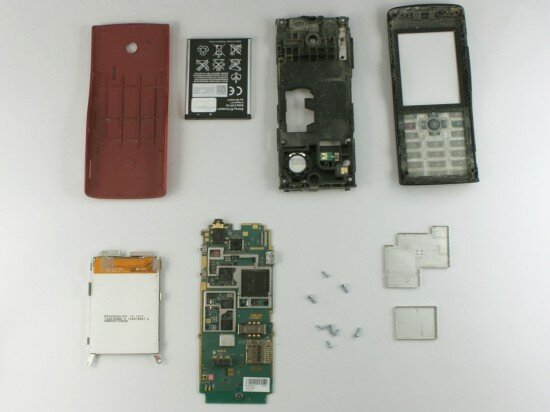 Pic. 31. The Sony Ericsson Cedar disassembled