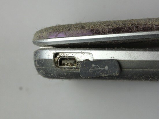 Pic. 18. Dust in the USB port (after the 3 minute test)