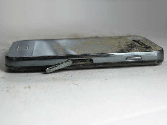 Pic. 17. Dust in the microSD slot